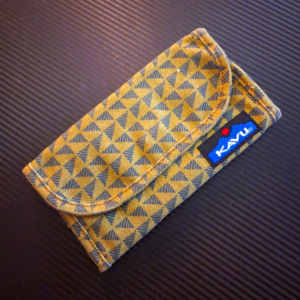 Kavu big spender trifold wallet clutch organizer